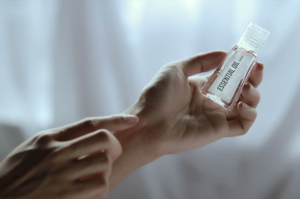 essential oil hand