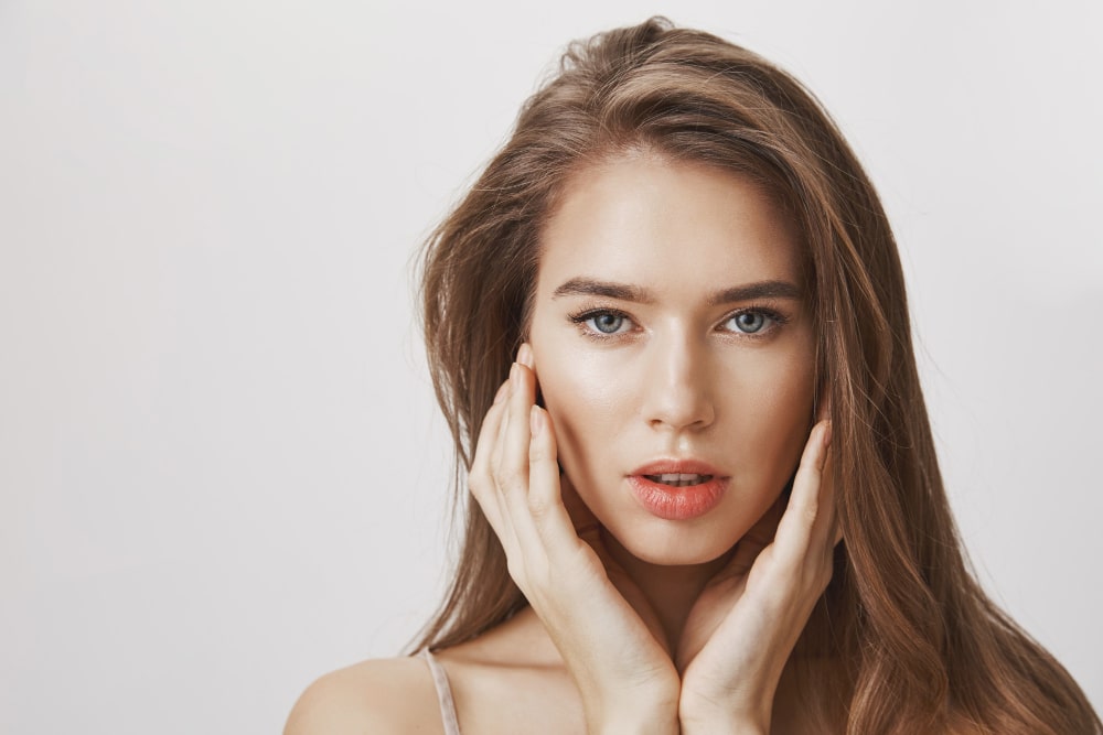 retinol, isotretinoin and other cosmeceutical retinoids for treatment of aging skin